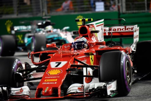 Foto Poster Kimi Raikkonen tijdens de GP van Singapore, F1 Ferrari Team 2017