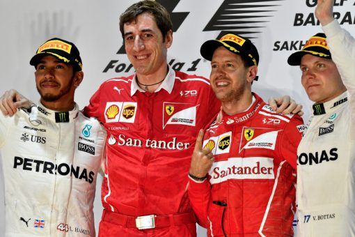 Foto Poster Sebastian Vettel tijdens de GP van Bahrein, F1 Ferrari Team 2017