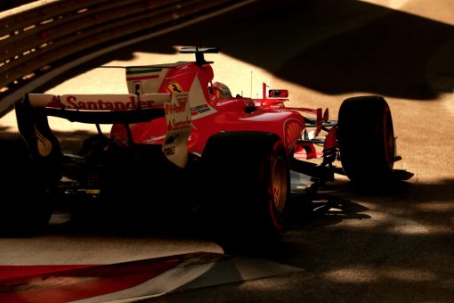 Foto Poster Sebastian Vettel tijdens de GP van Baku, F1 Ferrari Team 2017
