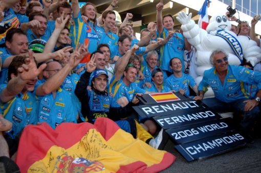 Fernando Alonso wint met zijn Team Renault de Constructeurs WK titel tijdens de GP van China 2006