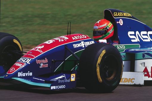 Foto Poster Eddy Irvine in actie tijdens de GP van Brazilie, F1 Jordan Team 1994