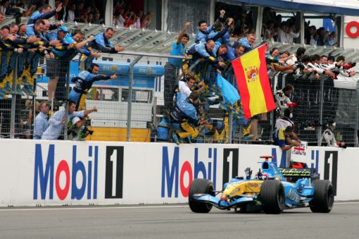 Foto Poster Fernando Alonso wint de F1 Grand Prix Duitsland 2005