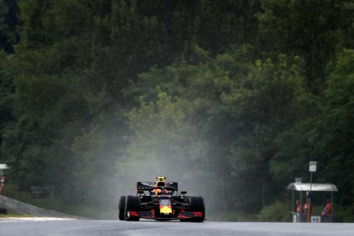 Pierre Gasly in actie regen foto tijdens de GP van Hongarije 2019