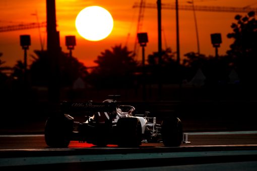 Kimi Raikkonen, Alfa Romeo in actie tijdens de vrije training GP Abu Dhabi 2019 Sfeer Foto